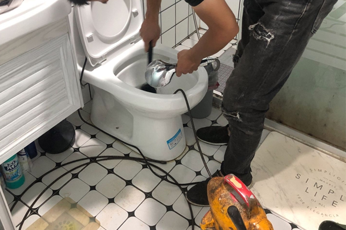 大兴安岭马桶堵塞自己疏通还是找师傅?专业上门服务让你省时更省心